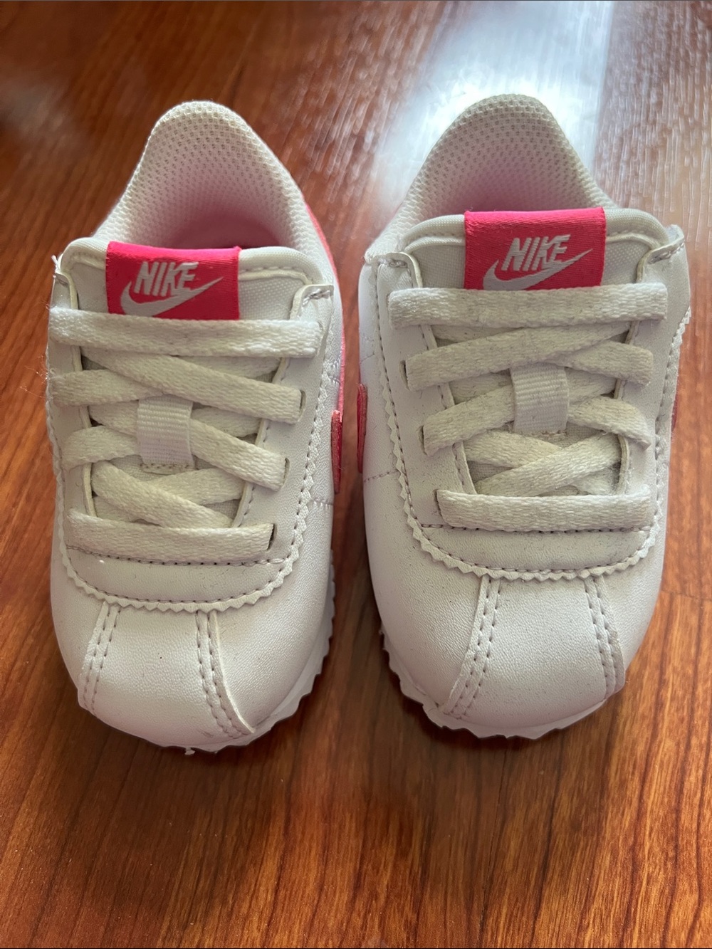 NWOB Nike Toddler White Sneakers with Pink Logo - size 5C